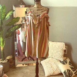 Very cute and comfortable cold shoulder sundress.